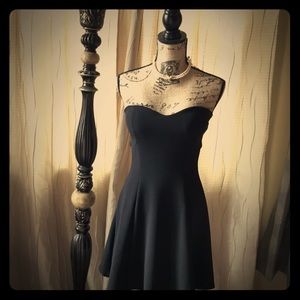 🌺SEXY little black dress! Drop v-back mid-thigh💋